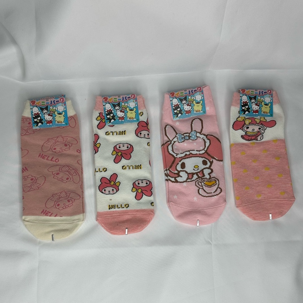 Sanrio My Melody Comfortable And Versatile Women's Short 4 Socks Bundle - Picture 5 of 8